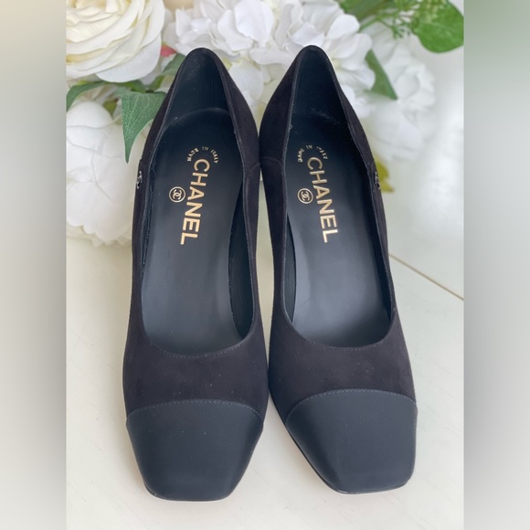 ❌SOLD OUT❌Chanel Black Suede Pumps Size 39 - Picture 2 of 10